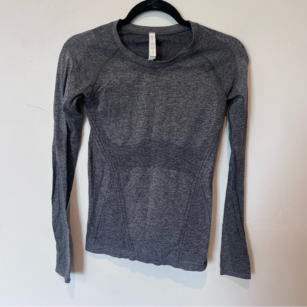 Athleta Women’s Gray Fitted Long Sleeve Nylon Top Size XS Workout Fitness